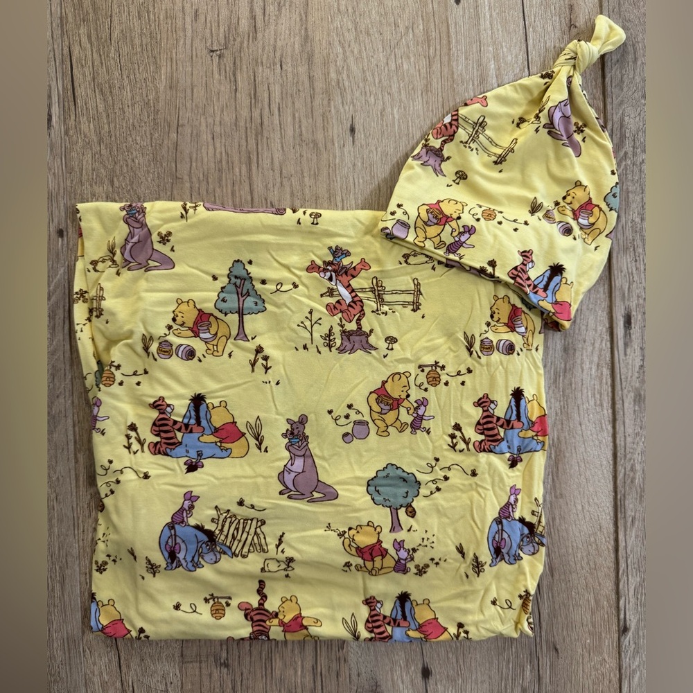 ✨SOLD✨ Pooh swaddle & hat set